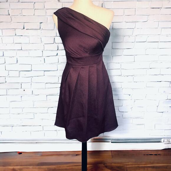 Jenny Yoo Hammered Satin One Shoulder Dress Plum Size 2 - Picture 2 of 7